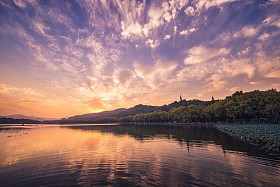 西子湖畔的夕阳图片