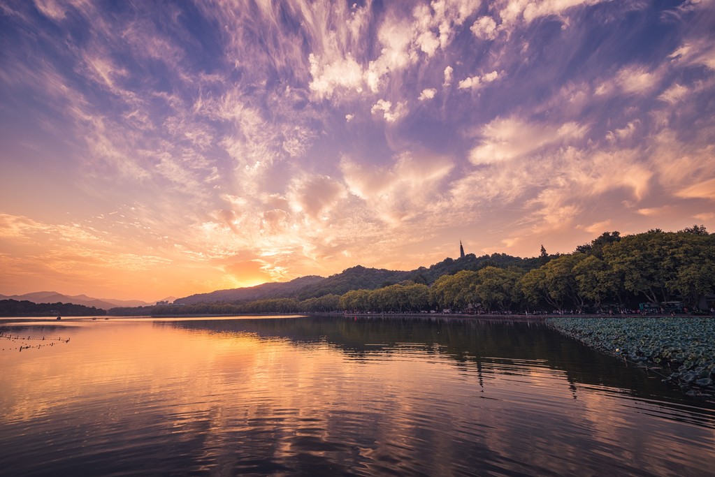 西子湖畔的夕阳图片