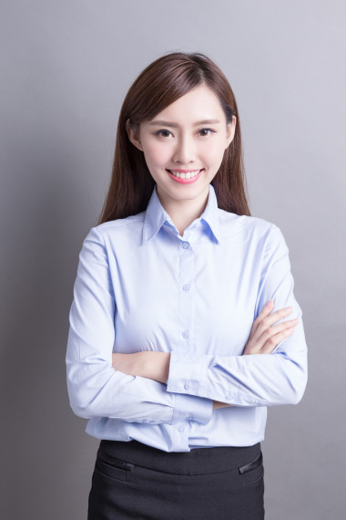 信心十足的商業(yè)女人微笑