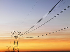 日落时电源线