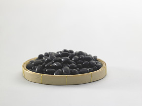 黑大豆秸秆托盘中照片