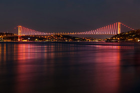 博斯普鲁斯海峡大桥夜景图片