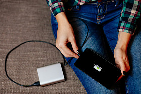 powerbank 充电智能手机