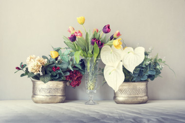 一束美麗的鮮花，復(fù)古色調(diào)靜物