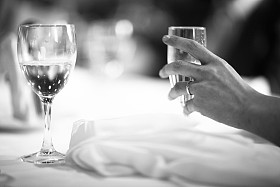 婚礼接待婚姻一方饮料图片