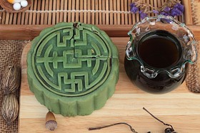 节日月亮蛋糕-中国点心、 绿茶