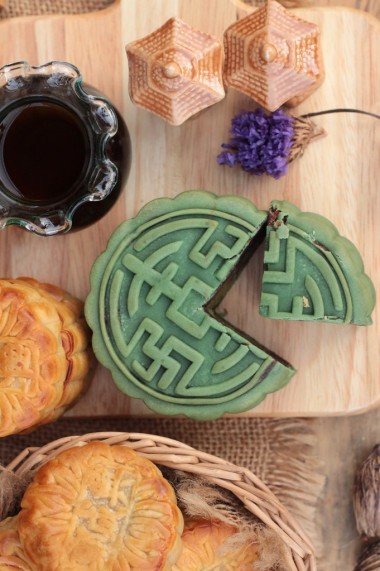 節(jié)日月亮蛋糕-中國(guó)點(diǎn)心、 綠茶