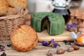 节日月亮蛋糕-中国点心、 绿茶