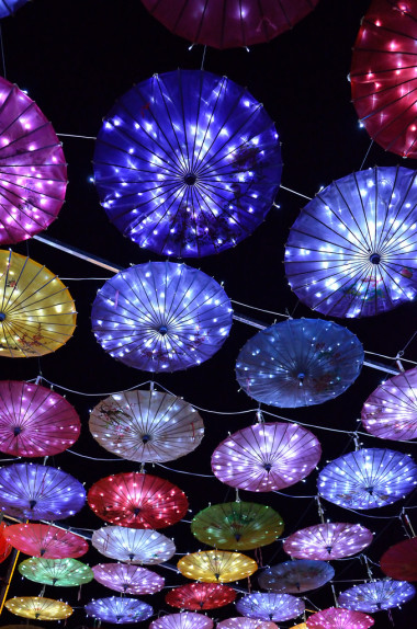 漂亮的燈籠在晚上圖片