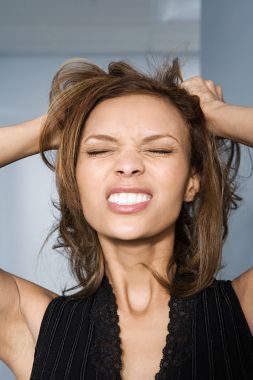 撕开她的头发的女商人