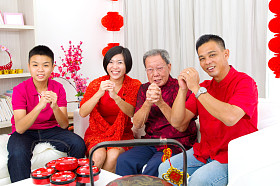 幸福的亚洲家庭图片