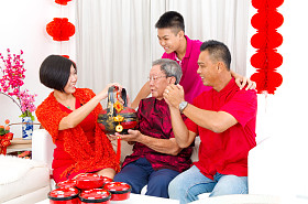 幸福的亚洲家庭照片