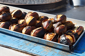 热栗子烤串图片