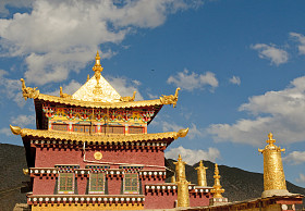 松赞林寺西藏，香格里拉中国图片
