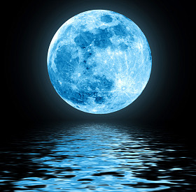 满月之夜蓝色水上的几点思考