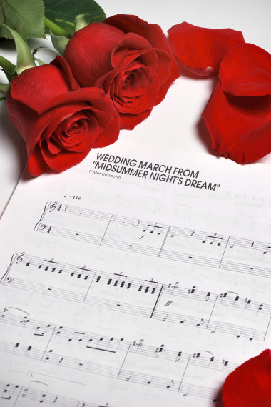 佩佩羅納塔與羅勒和黑橄欖特寫