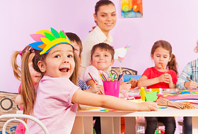 快乐的女孩，在早期的发展类