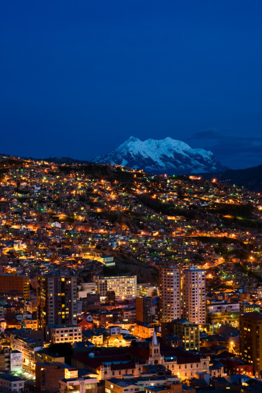 晚上在拉巴斯玻利维亚的全景图