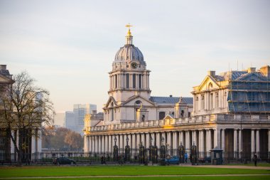 倫敦，金絲雀碼頭查看從格林威治公園。視圖包括格林威治大學(xué)建設(shè)和人走的由