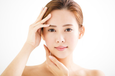  特寫美麗少婦微笑面對圖片