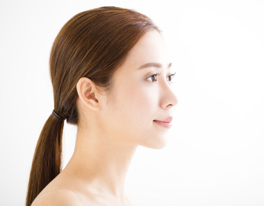  特写美丽少妇微笑面对