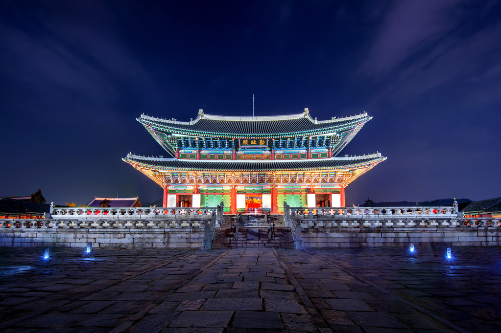 景福宫和银河系在晚上在首尔，韩国