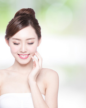 美丽的女人放松图片