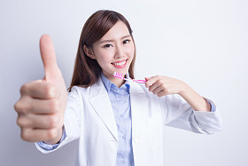 牙医教学如何刷牙图片