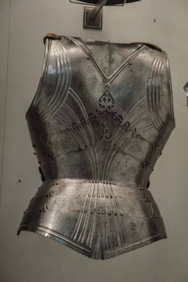 中世纪铁盔甲图片