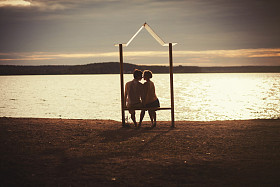 浪漫的情侣日落