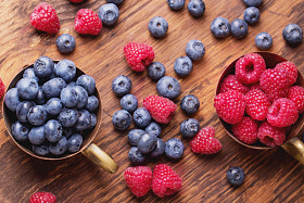 浆果: 蓝莓和覆盆子