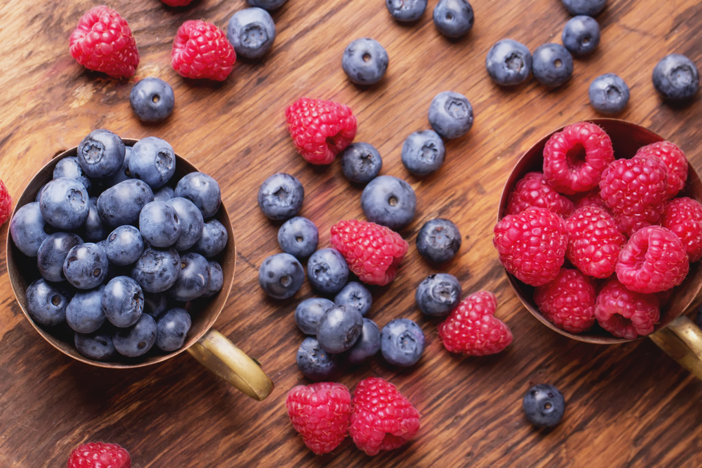 浆果: 蓝莓和覆盆子 浆果: 蓝莓和覆盆子
