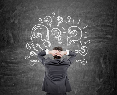 男人尋找解決方案