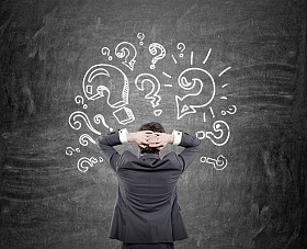 男人寻找解决方案