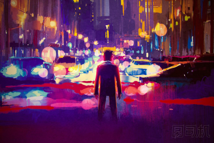 站在照明的街道上夜的人