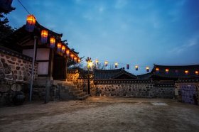 Namsangol 韩屋村与灯