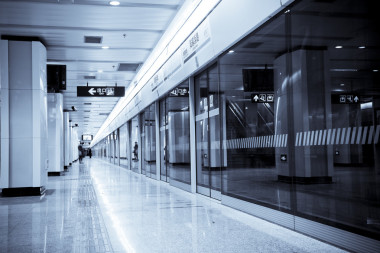 業(yè)務(wù)背景下微弱的地鐵站