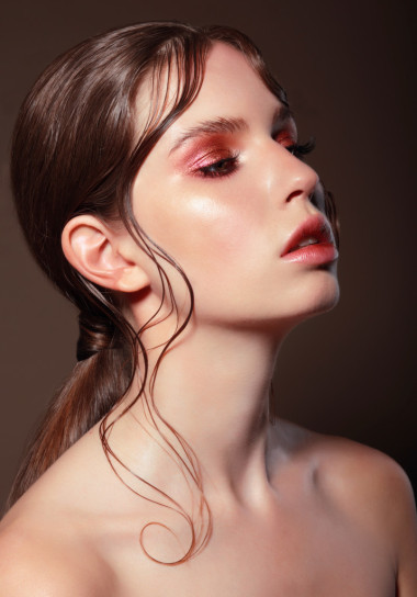 一名年輕女子的時尚肖像