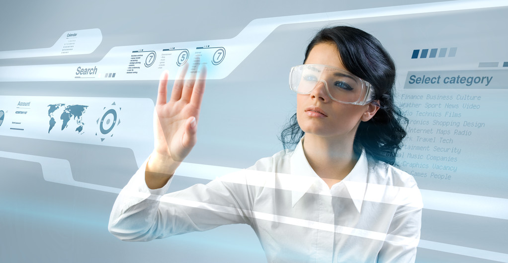 年轻漂亮的太太利用新技术图片