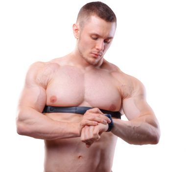 赤膊運(yùn)動(dòng)員在看心率表