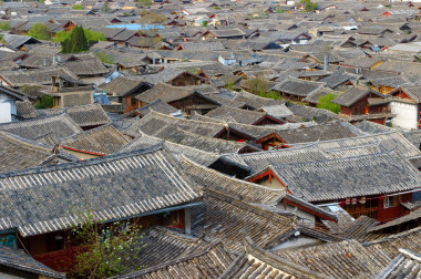 麗江舊鎮(zhèn)云南，中國的屋頂圖片