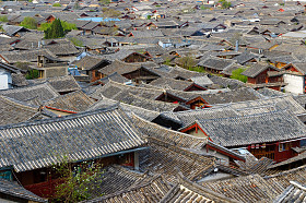 丽江旧镇云南，中国的屋顶图片
