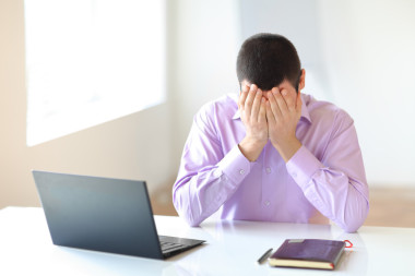 累了的商人在辦公室圖片