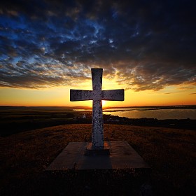 十字架在院子里的萨翁修道院，罗马尼