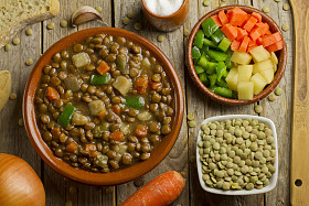 蔬菜扁豆汤照片