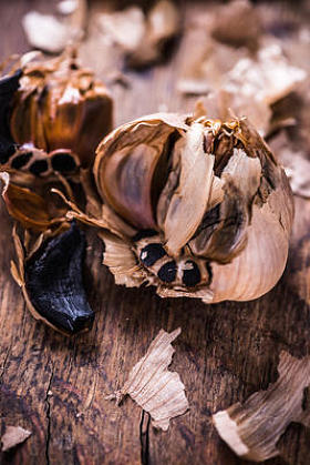 整个黑醋黑蒜图片