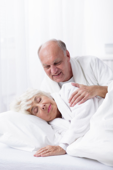 醒来她妻子的丈夫