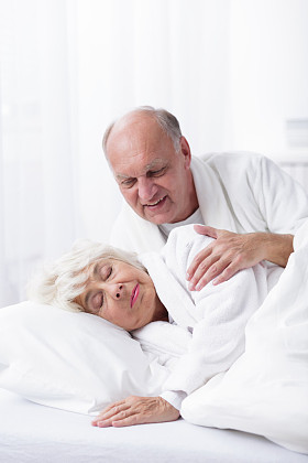 醒来她妻子的丈夫