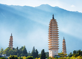 中国大理崇圣寺的三塔
