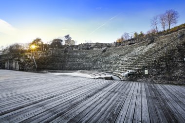 在陽光明媚的日子里，里昂，法國里昂羅馬劇院